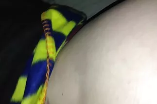 Quan hệ tình dục thô bạo của những con bê cái xinh đẹp với một người đàn ông ở nơi công cộng. pkim sec