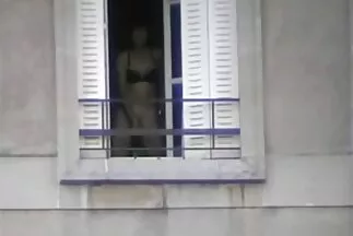 Busty SỮA quyến rũ người đàn ông tóc xoăn với triển vọng quan hệ tình pimsecthai dục nóng bỏng.