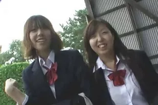 Lippy và sem fim sec busty brunette sau khi thổi kèn cums từ hậu môn.