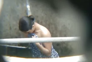 Danny D đánh đòn một cô gái trẻ trong lớp thể phim sec 15 dục với một con cặc dài.