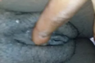 Một người hàng xóm hói đến sec beo thăm và xé xác một cô gái tóc nâu yêu dương vật lớn.