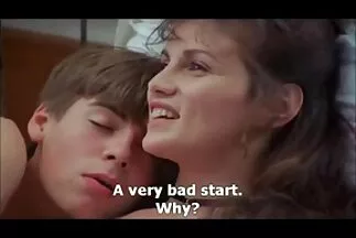 Một cô gái xinh xắn đi tất đã phon sec khiến anh chàng quan hệ tình dục bằng một màn thổi kèn nóng bỏng.