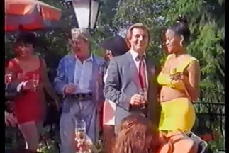 Đến thăm những người phimsecvn đồng tính nữ và tham gia vào một nhóm quan hệ tình dục.