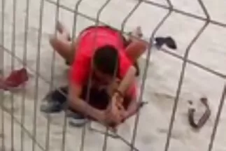 Em gái tóc vàng mút dương vật cùng nhau và thủ dâm bằng cả secnhatban hai tay.