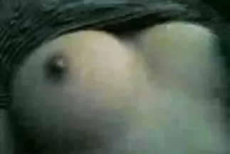 Ba người đồng tính nữ trong phim sec vo tac thien nhà bếp vuốt ve những chú mèo ngọt ngào trên bàn.