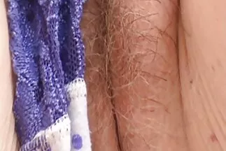 Trai Chicago mời gái trẻ vào phimsec pha trinh thăm và địt nhau lỗ đít tập thể.