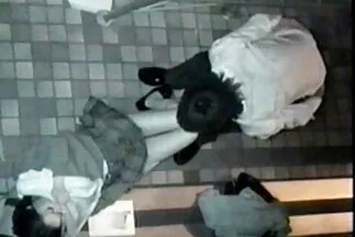 Cô gái tóc vàng khiêu khích bạn trai của chị gái lừa dối và đưa hậu phim sec ba me dam dang môn.