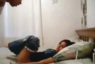 Cô gái tóc vàng mặc quần tất chơi cùng lúc với con cặc và đồ chơi tình dục của bạn. fim sec nhanh