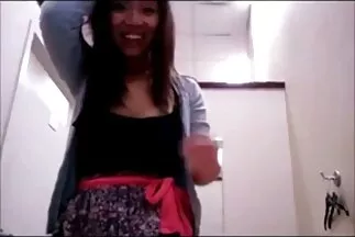 Anh chàng nhét con cặc to vào hậu môn co giãn của bạn gái người Nga. phim séc online