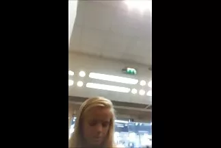 Gangbang xnxx sec thu trong tự nhiên với hai cô bạn gái xinh đẹp.