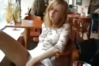 Một người bạn với một con cặc to nhìn cô gái tóc nâu và đụ cô ấy thật mạnh với căn bệnh ung phim sec co cot chuyen thư.