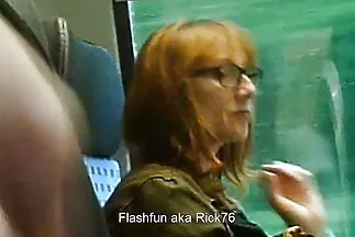 Một ông trùm hói đập một con minx đeo kính với bím tóc bằng một con cặc to. sec thu dit nguoi