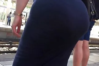 Mẹ bỉm sữa lớn thích thú với phim khiêu dâm tự chế. phim sec lian luan