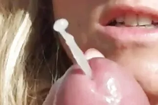 Một người đàn ông da đen với một cái chốt dài chịch x phim sec một thanh niên châu Á và đưa cô ấy lên đỉnh.