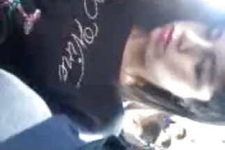 Skin nhẹ nhàng chịch người bạn tóc đỏ yêu phim sec onlai thích của mình với một con cặc to.