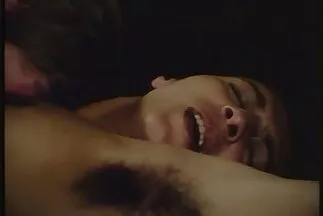 Mẹ vú to tán tỉnh phim sec ngua va nguoi người chuyển phát nhanh và chịch anh ta trong tư thế nữ cao bồi.