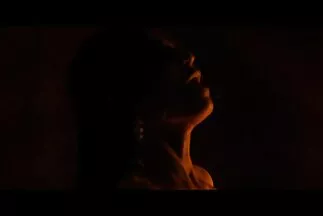 Khi quan hệ tình dục qua đường hậu môn, một cô gái trẻ bị thâm nhập sec vung chom gấp đôi.