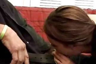 Mẹ cho một cặp vợ chồng phim sec doc với con gái riêng trong nhóm quan hệ tình dục.