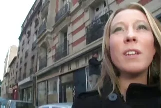 Một cặp bò cái tơ lông đỏ mang lại khoái cảm sec nguc khung cho nhau khi vuốt ve đồng tính nữ.