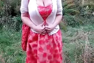 Con đĩ busty dâm dục đang lừa dối một chàng trai với người bạn thân nhất của anh ta. sec gai ngoai co