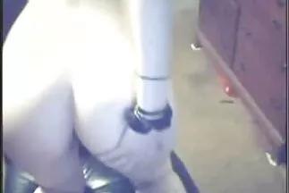 Tình nhân xăm mình đánh đòn và phim sec hong âm hộ kéo qua con gà trống.