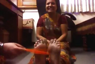 Bạn sec chi gai trai tặng hoa và phang bạn gái ngon ngọt kiểu doggy.