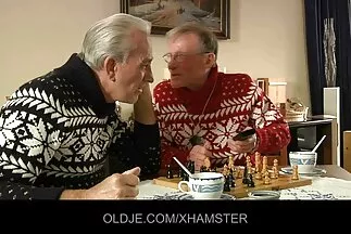 Cô gái tóc nâu với bộ ngực nhỏ ngậm chặt con gà phim sec tam bien trống cạo râu của Quinton James trước khi quan hệ tình dục.