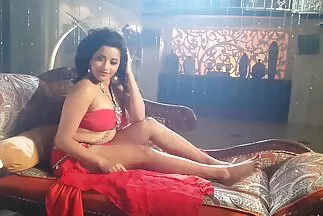 Người tình thổi phồng phimsecnguoilon đã thuyết phục cô gái tóc vàng busty đụ qua đường hậu môn.