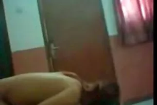 Cô gái tóc vàng người Nga mặc quần tất đã thổi kèn và leo lên con sec chung cuoc cặc của người yêu.