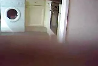 Cô gái trẻ người Nga trong lúc ngủ xong ở nhà quan sec lon dit nguoi hệ tình dục với một chàng trai.