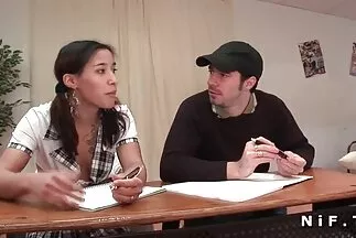 Người đẹp tóc đỏ thủ dâm bằng đồ chơi tình phim sec hd dục trong nhà bếp.