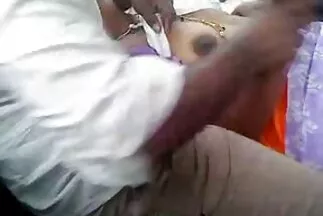 Con đĩ qhim sec com có hình xăm với bộ ngực lớn tham gia vào một cuộc gangbang.