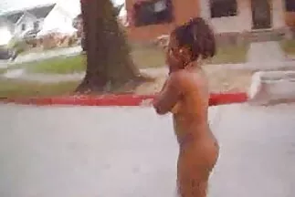 Cô gái châu Á mặc quần tất làm tình với sếp pim sec tinh cam trên bàn văn phòng và lấy má của cô ấy.