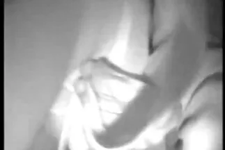 Cô gái phim sec thuy linh tóc nâu cố gắng lấy trộm ví của người hàng xóm, nhưng anh ta đã bắt được cô ấy và đụ cô ấy thật mạnh trong chiếc mũ lưỡi trai.