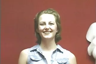 Một người bạn đến thăm và xé chiếc phim sec loanluan quần legging trên người cô gái và đụ vào lỗ của cô ấy.