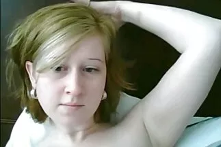 Mẹ tóc vàng dùng môi đánh bóng clip sec han quoc dương vật của con riêng và chịch với nó trong phòng ngủ.