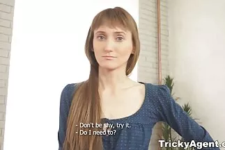 Người đẹp trẻ plm sec thích quan hệ tình dục nhẹ nhàng trong âm hộ.