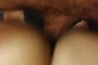 Một con phim sec hay moi cá lai với một con gà Nga dàn cảnh liếm mũ khi tắm.