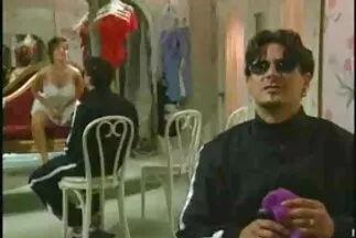 Anh chàng đánh thức sec hihi mỹ nhân nửa đêm và muốn quan hệ tình dục trong một ngôi nhà hoang dã trong âm hộ.