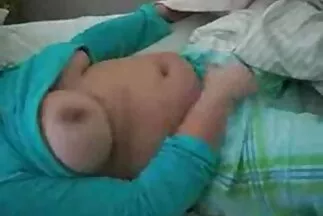 Cô gái Nga đang tập dượt lời chúc mừng sắp tới của anh chàng quan hệ tình dục với những người đàn ông khác phim sec bao dam nhau.