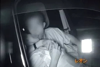 Người đàn ông có râu sec tram anh làm cunnilingus sang trọng với tình nhân của mình trong vớ.