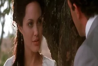 Hai cô gái tóc sec hen tai vàng trên chiếc giường lớn liếm lỗ cho nhau.