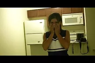 Hai con đĩ phim sec lon non dễ thương phục vụ con cặc của anh chàng bằng những cái pussies của họ.