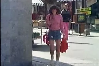 Hai con đĩ kinh nghiệm sec dong tinh nu đến thăm người đàn ông có râu để nhảy vào một cuộc hoan lạc trên dương vật của anh ta.