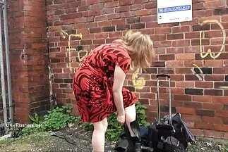 Hai đồng tính nữ mọng phi sec nước liếm âm hộ và thủ dâm dilo trong phòng ngủ.