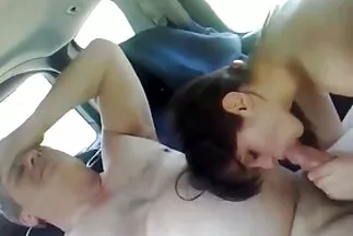 Lesba đưa bạn của cô ấy vào chiếc ghế bị ung thư và chịch bằng một cái dây đeo vào trong một cái lồn sâu. phim sec buom dep