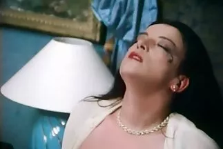 Trẻ brunette quyến rũ chú lớn hơn quan hệ tình dục qua đường sec ngoai tinh hậu môn.