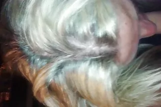 Cô vợ fim sec khong che trẻ thích được làm tình tại nhà với một anh chàng trong tư thế cao bồi.