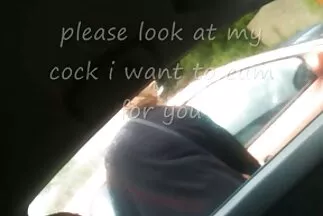 Một người đàn ông trói một cô gái gợi cảm bằng băng dính và đụ mạnh vào một sec kich duc âm hộ trẻ.