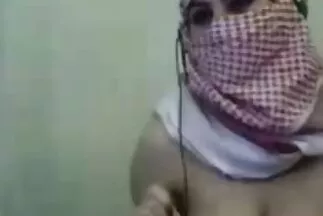 Anya Olsen dang rộng hai chân và cho con cặc đen phim sec gai tre vào mông.